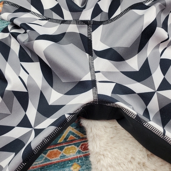 Adidas Gray Black Geometric Legging CV7088 US XS - Picture 7 of 8